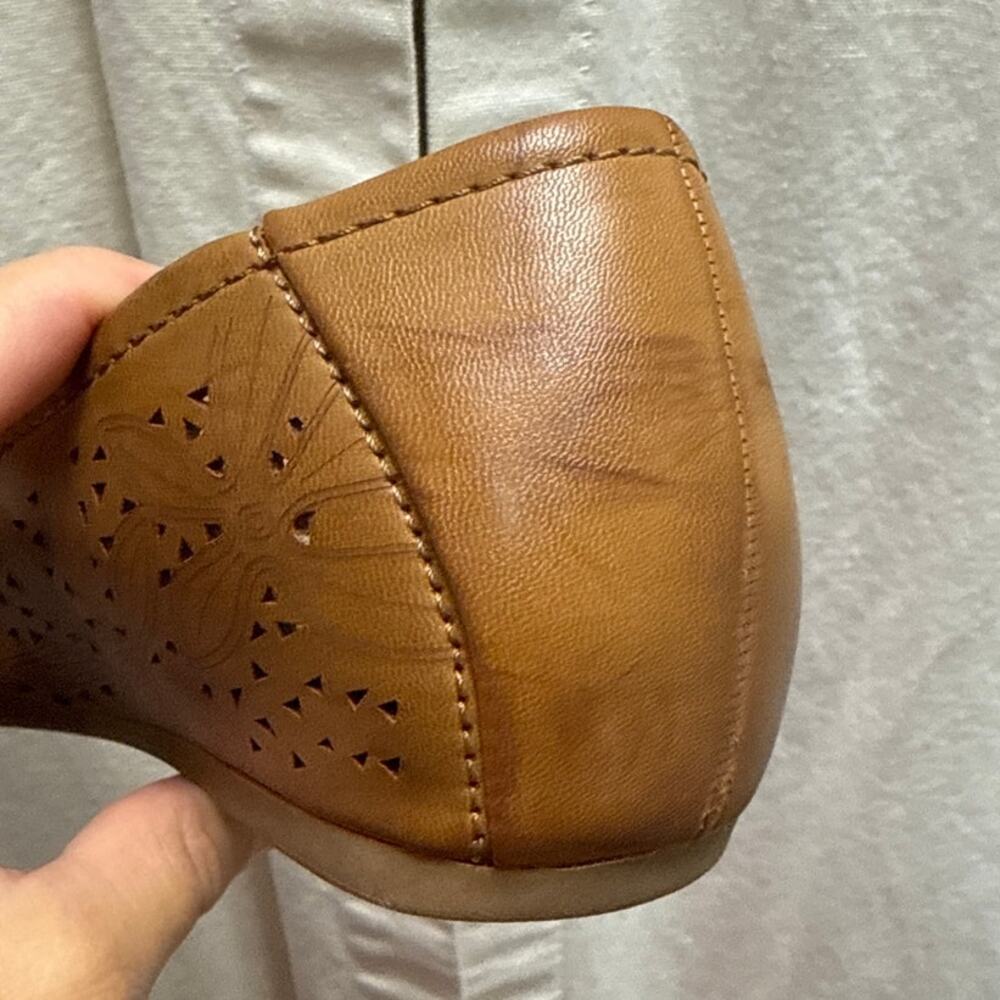 Baretraps Memory Foam Mariah Women's Size 7 Caramel Flats Slip On Shoes - Picture 12 of 12